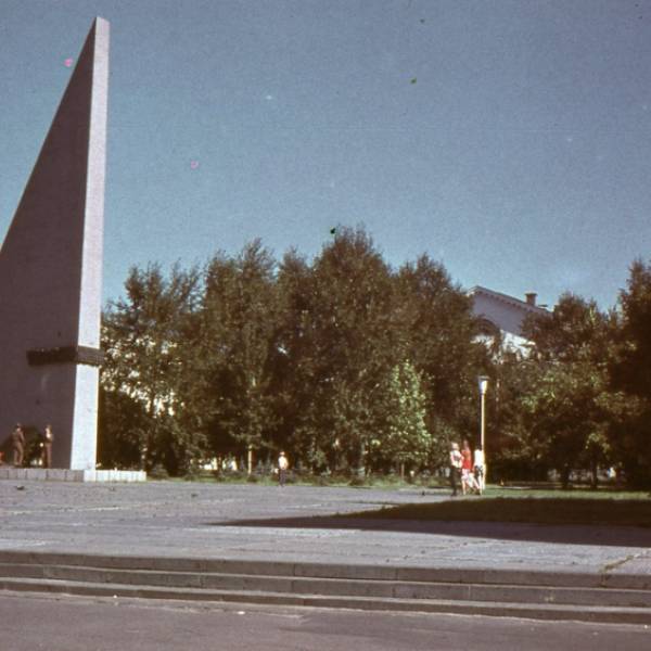 Стела у Вечного огня. Лето 1985 года