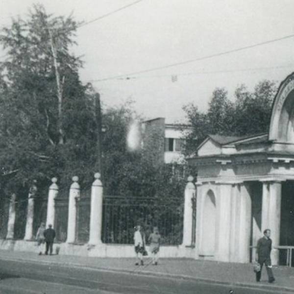 Центральный вход на стадион 'Динамо' со стороны пр. П.Виноградова