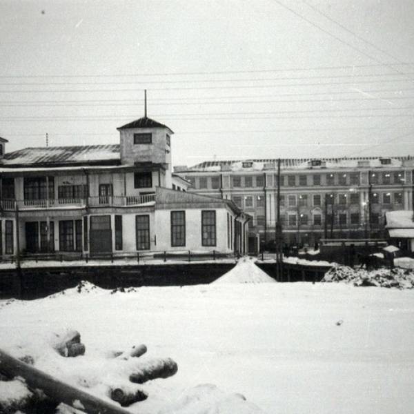 Старое здание МРВ, школа №19 и архиерейский дом