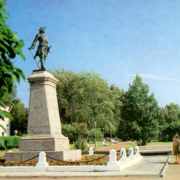 Памятник Петру I