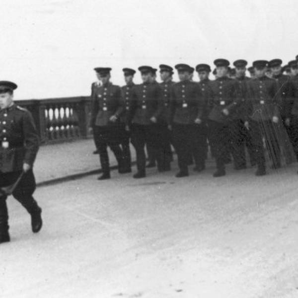 Маршем по Набережной