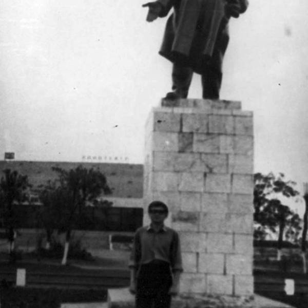 Ленин перед к/т Заря (?)