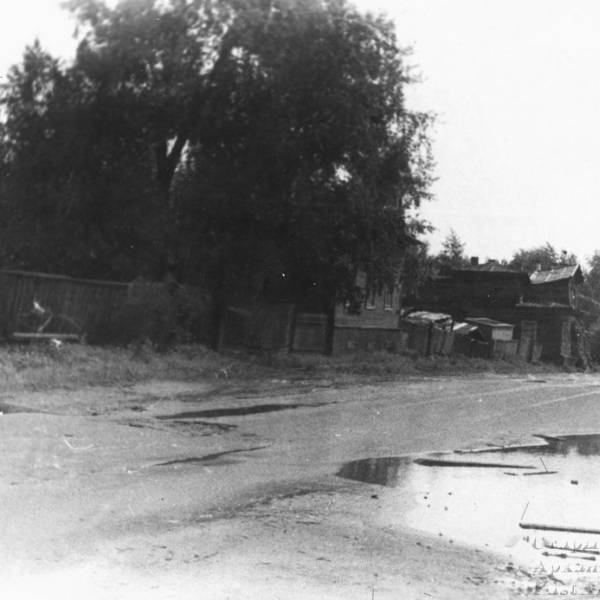 Проспект Советских Космонавтов.Вид на дома №56 и №54(52?)