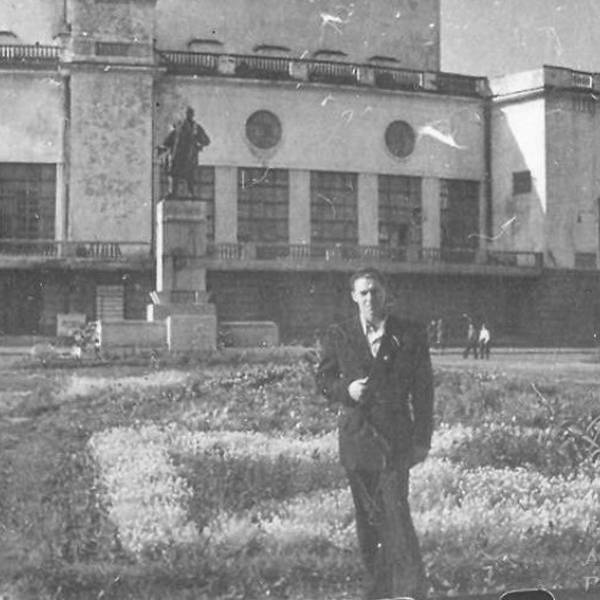 Площадь у драматического театра. 1952 год
