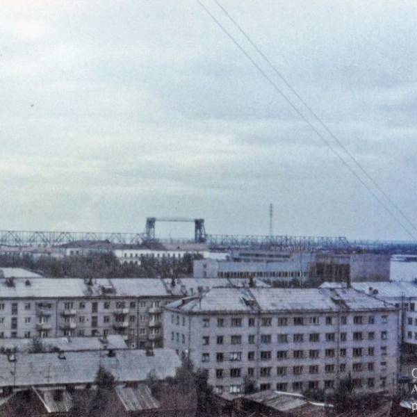 От ул. Выучейского в сторону моста. 1983 год