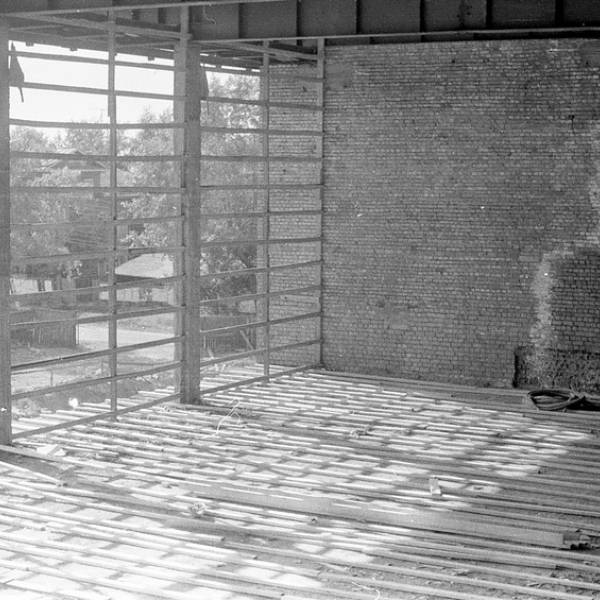 Вид изнутри строящегося здания крытого катка