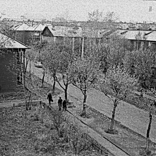 Вид из окна 4-го этажа дома  № 38  по улице Вологодской. 1980 год