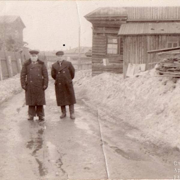 Рядом с домом Чумбарова-Лучинского, 67 ф.1. Конец 1950-х начало 1960-х гг.