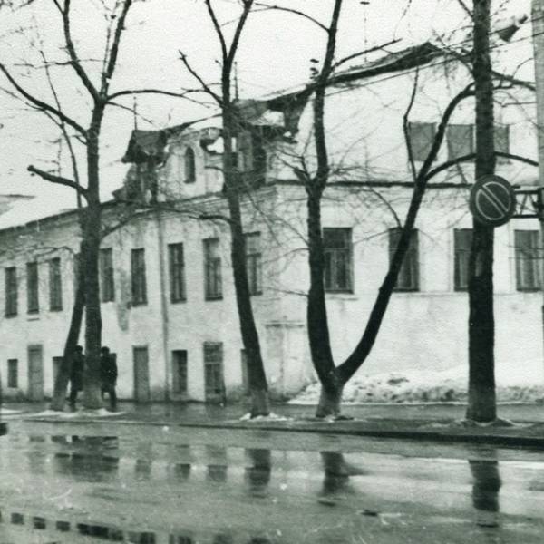 Набережная между Серафимовича и Володарского