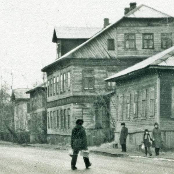 Четная сторона Ломоносова от ул. Свободы в сторону К.Маркса. 10 ноября 1986 г.