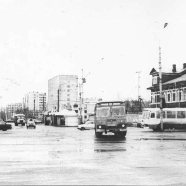 Перекресток Набережной улицы Выучейского