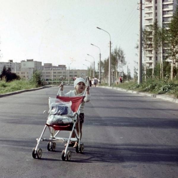 ул. Шабалина в сторону ДК Строителей. 1984 год