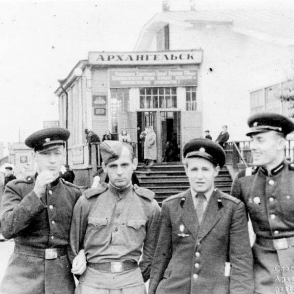 Вход в старый ж/д вокзал. Ориентировочно, 1960-е годы