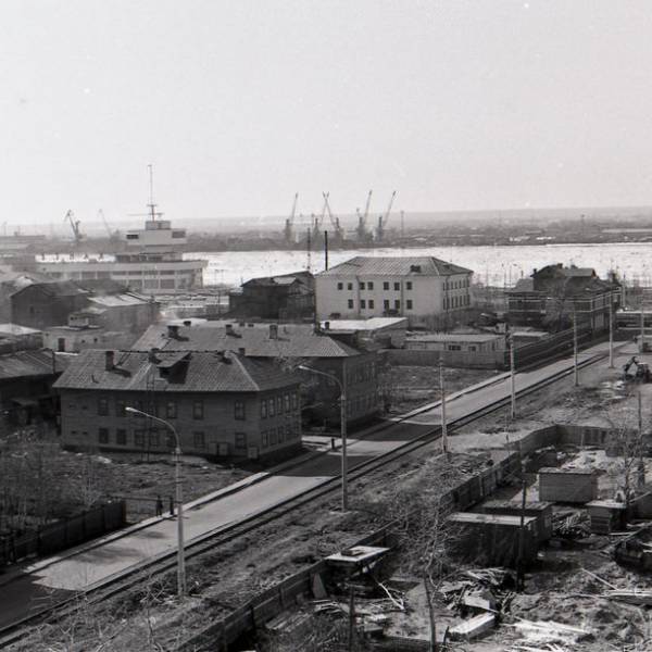 Вид со здания Ломоносова, 81 на ул. Выучейского