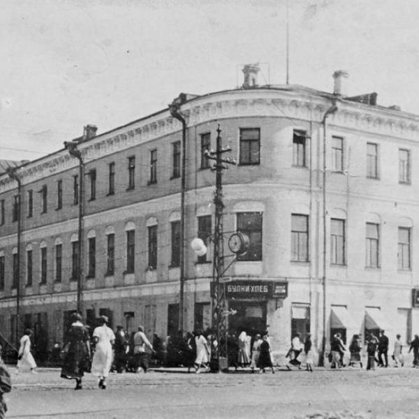 Перекресток пр. П. Виноградова и ул. К. Либкнехта. Предположительно 1930-е годы
