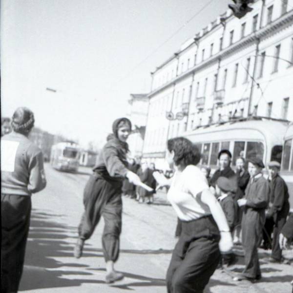 Майская эстафета на Павлиновке. Предположительно, 1960-е годы