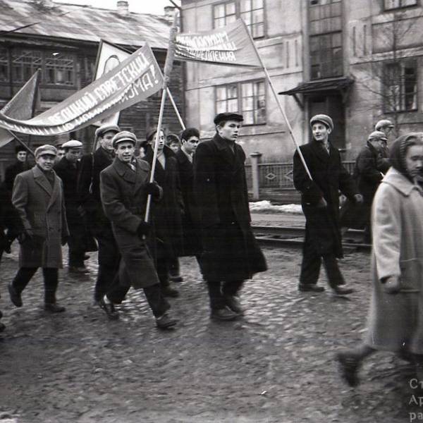 Проспект Ломоносова в районе дома номер 59. 1 мая 1961 года
