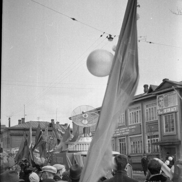 На Набережной между Володарского и Серафимовича. 7 ноября 1967 года