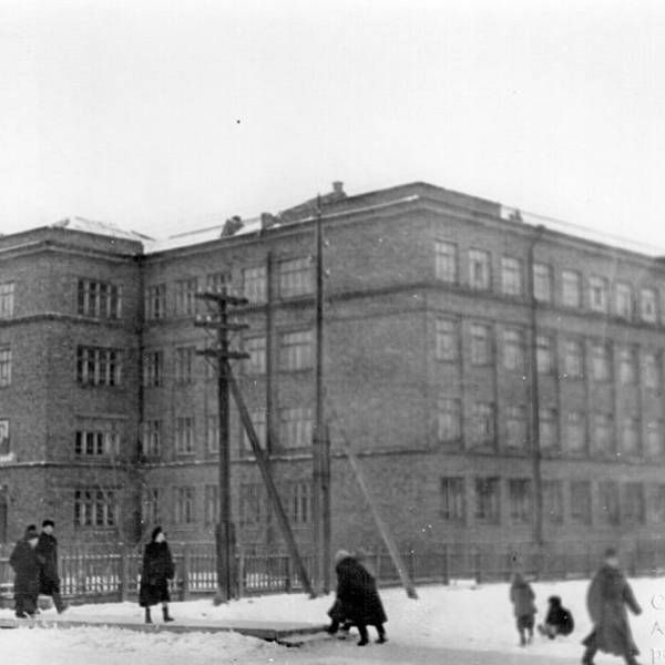 Мужская средняя школа №50 в 1951 - 1953 гг.