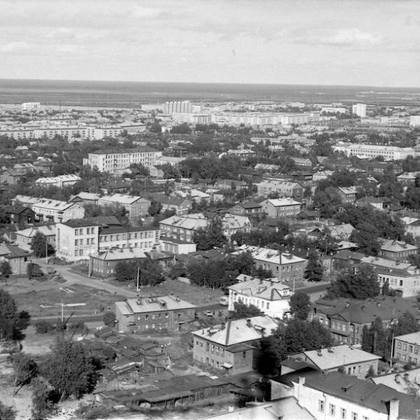 Вид на перекресток Ломоносова-К.Либкнехта со здания проектных организаций