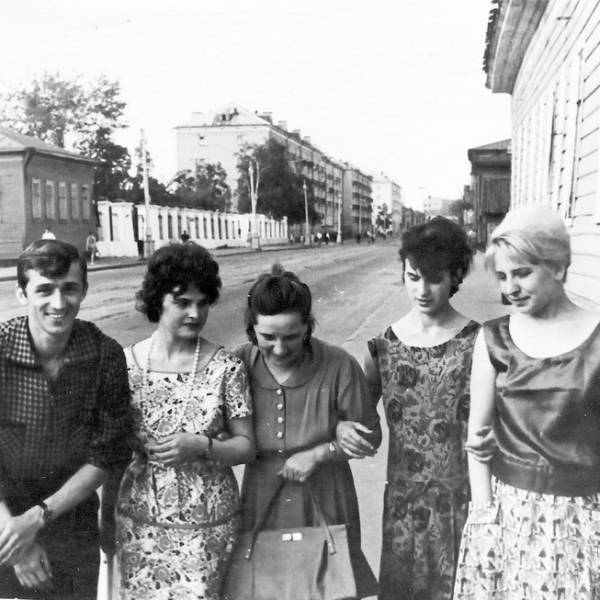 Павлина Виноградова между ул. Гайдара и Вологодской. Ориентировочно, 1963-1964 гг.