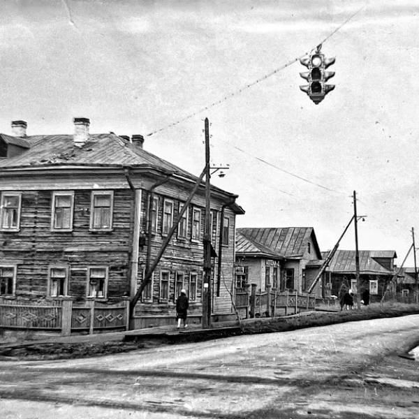 Пр. Советских Космонавтов, перекрёсток с ул. Ванеева