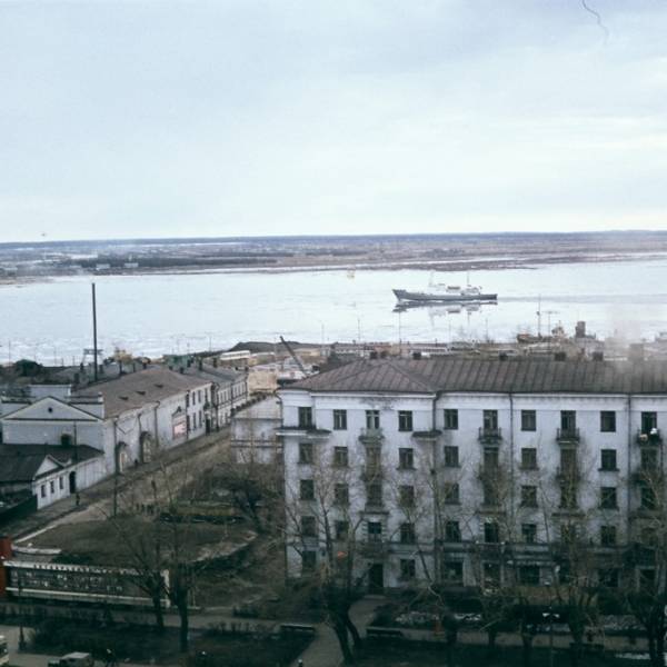 Вид с башенного крана в сторону кинотеатра Север. Начало 1970-х годов