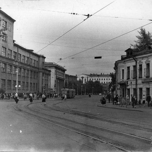 Перекресток П.Виноградова и Энгельса