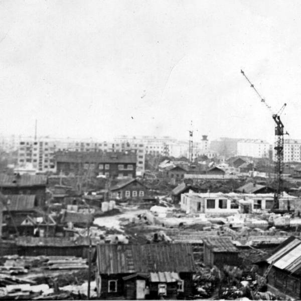 Вид с дома по ул. Суворова, 11 в сторону ул. Комсомольской. Первая половина 1960-х годов