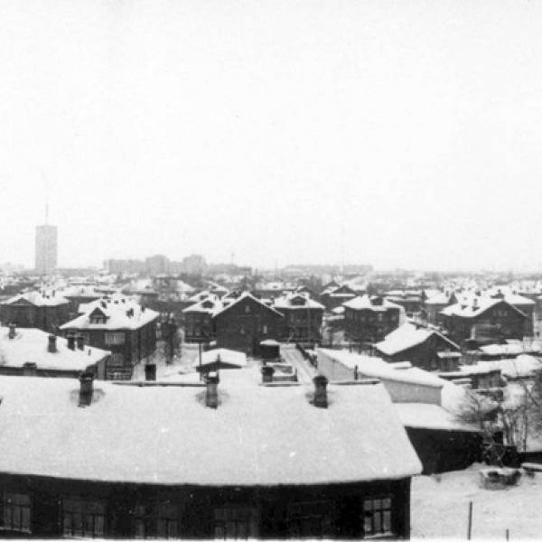 Вид во двор из окна дома Ломоносова, 90. Предположительно, вторая половина 1970-х годов