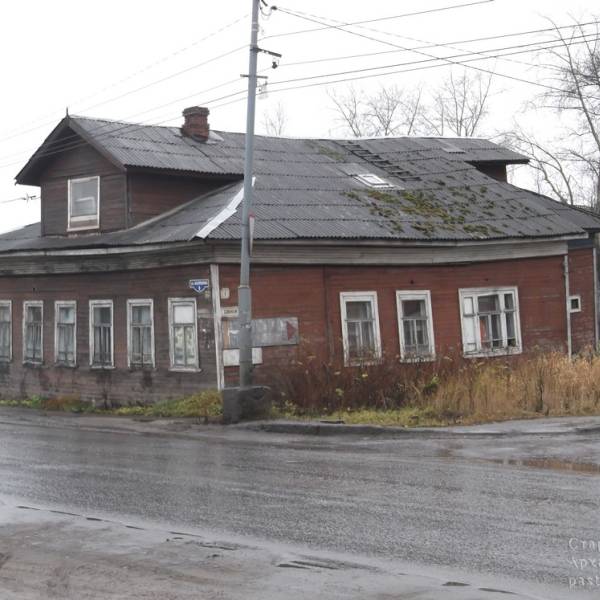 ул. Валявкина, 9/Банный переулок, 1. 31 октября 2011 года